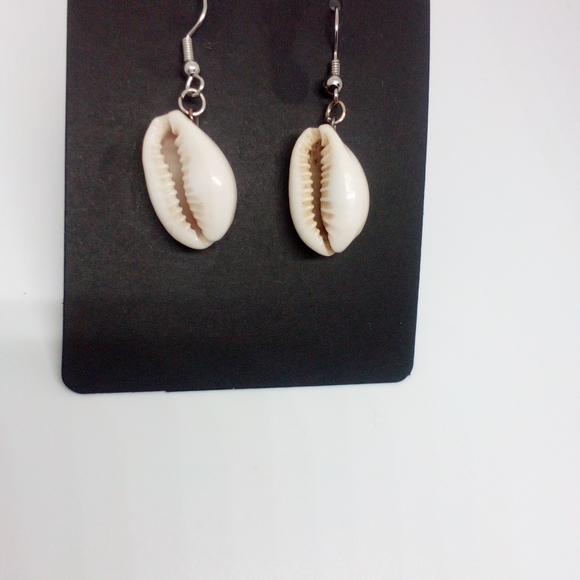 Shell Earrings - Picture 2 of 3